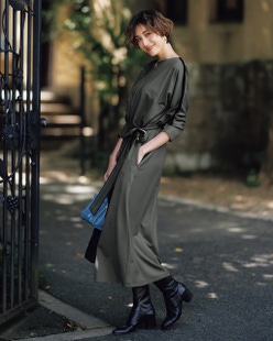 ストレッチポンチ・ラインキーネックワンピ