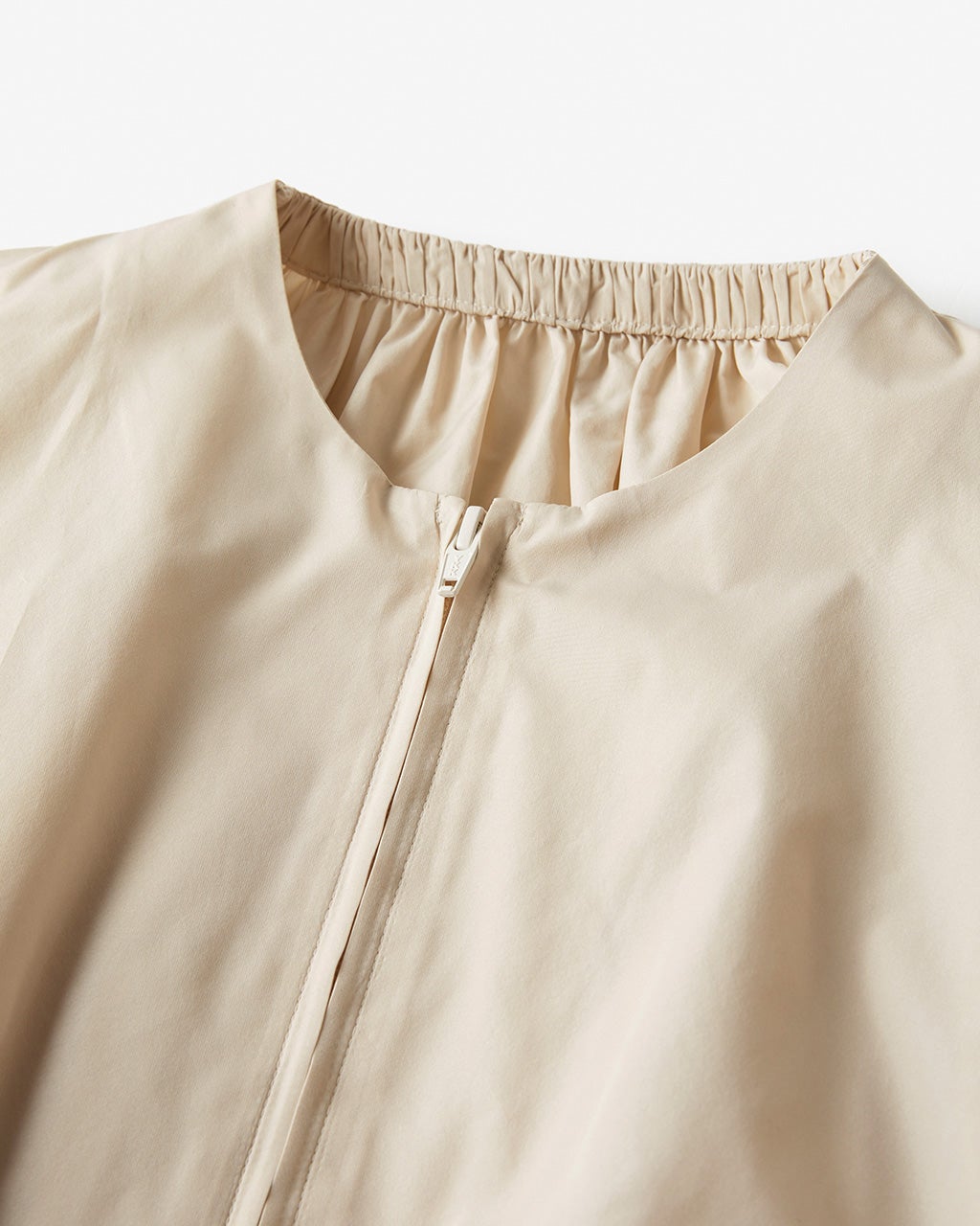 ANAYI 撥水タフタショートブルゾン 38 ベージュ ANAYI（アナイ）の「撥水タフタショートブルゾン（ブルゾン）」 - WEAR