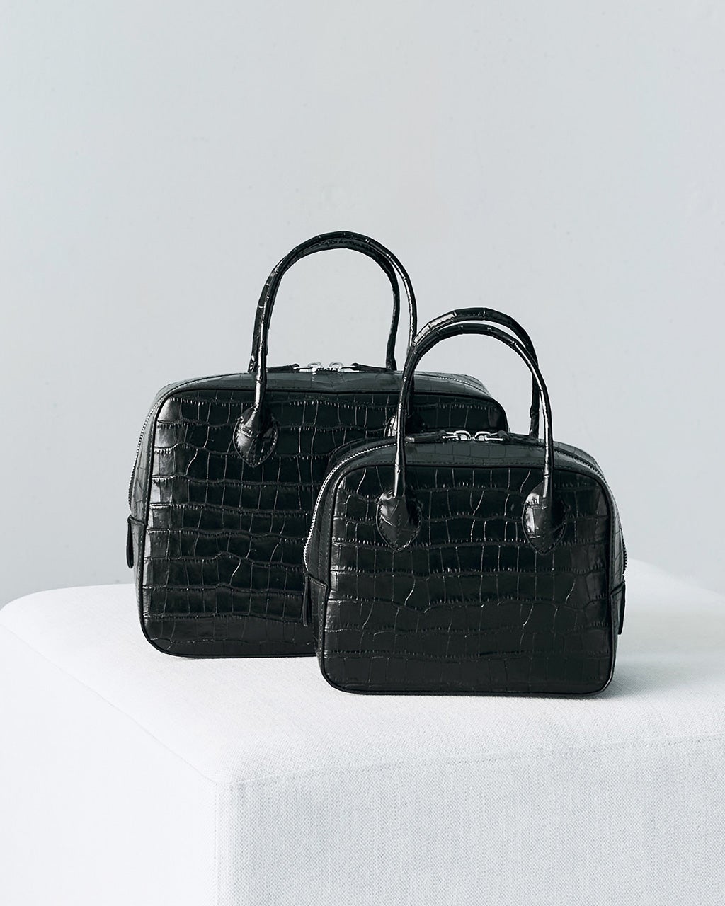 MAISONCANAU メゾンカナウ　クロコボックスボストン　黒　M MAISON CANAU(メゾンカナウ)・ボックスボストン／クロコ型押M/DoCLASSE