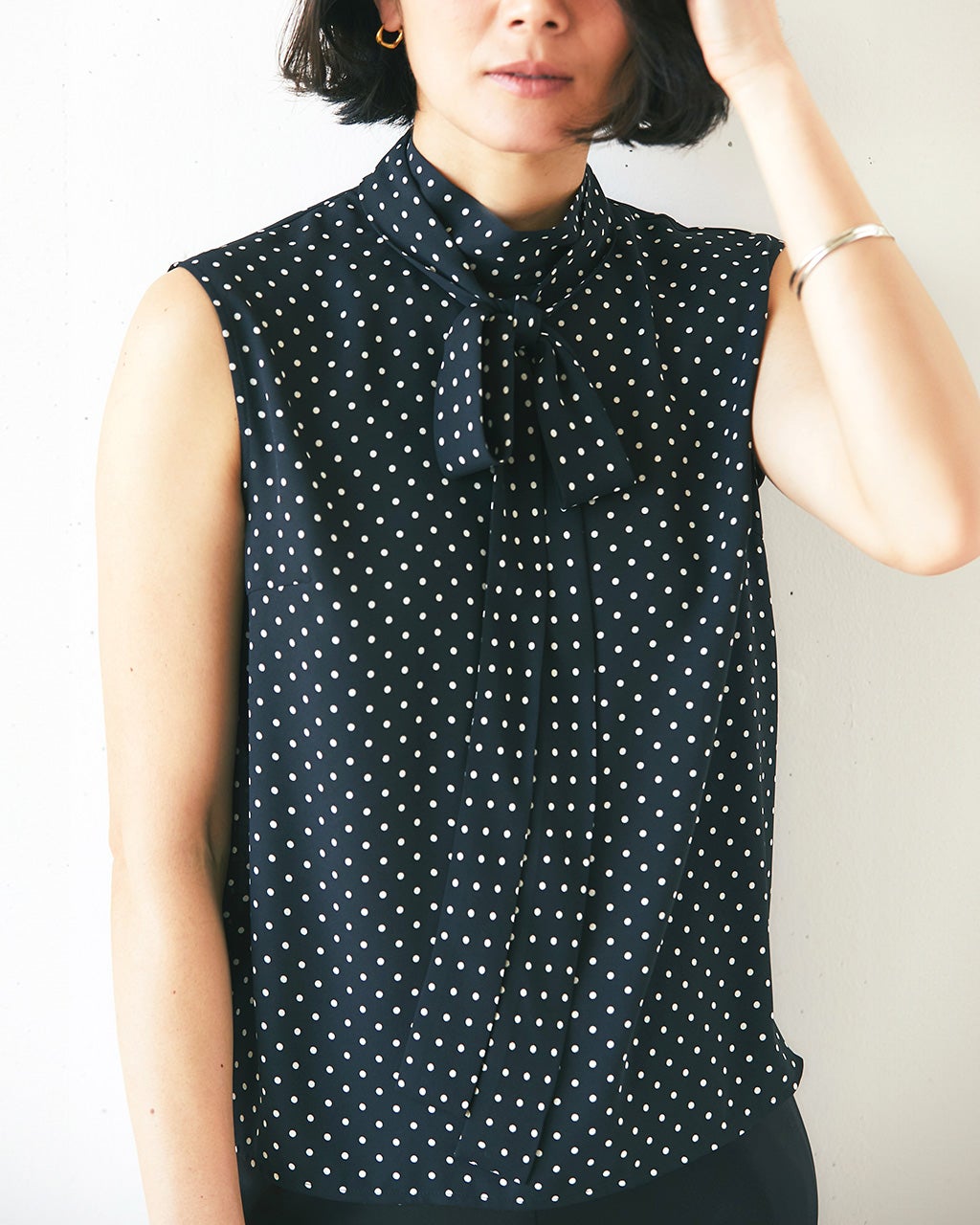 【25SS】 RhodolirioN 定価3.5万 ボウタイブラウス ドット 25SS】 RhodolirioN 定価3.5万 ボウタイブラウス ドット - メルカリ