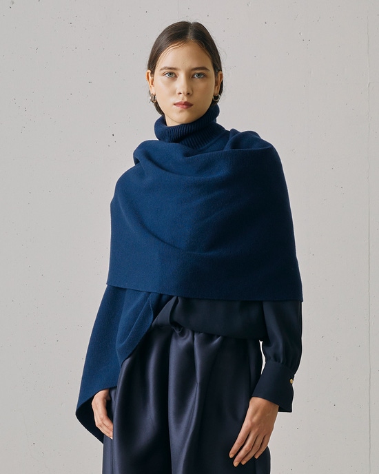 ウルトラファインメリノ・ハイネックポンチョ