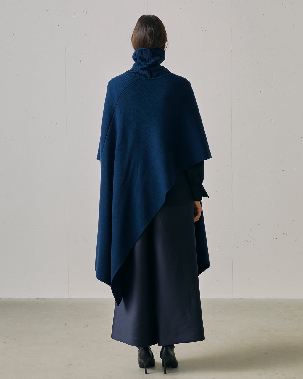 ウルトラファインメリノ・ハイネックポンチョ/DoCLASSE