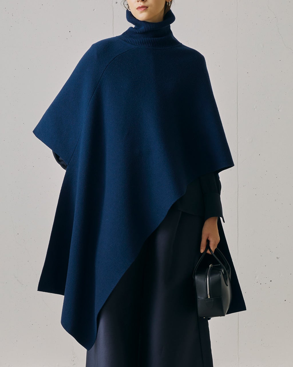 ウルトラファインメリノ・ハイネックポンチョ/DoCLASSE