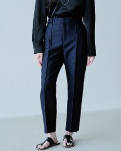 シルキーダブルフェイス・テーパードパンツ