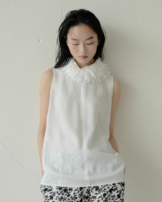 アセテートツイル・フリルネックブラウス