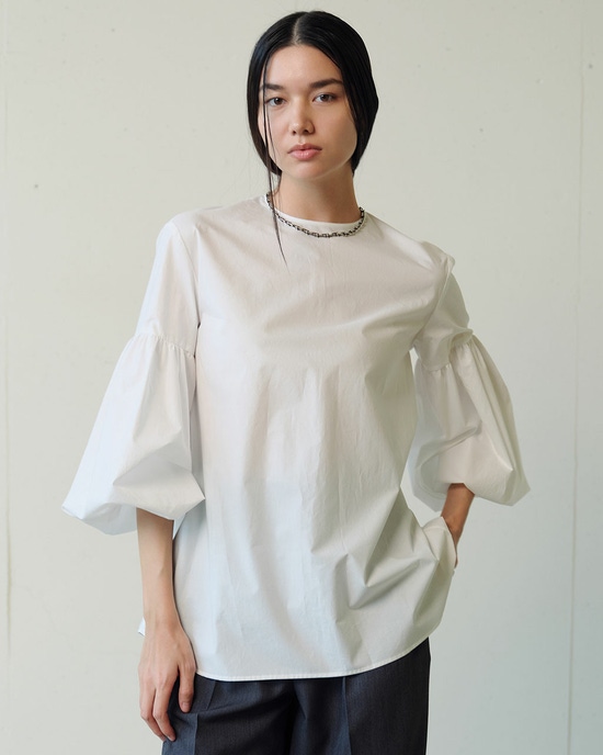 高密度タイプライター・パフ袖ブラウス