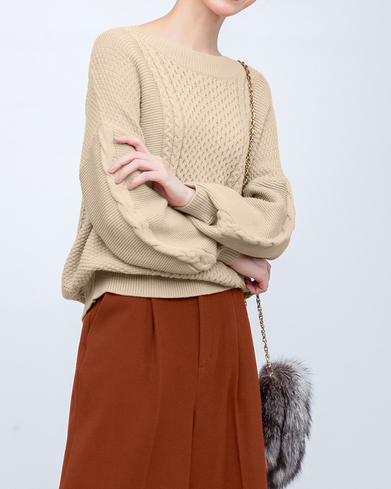 ケーブル編み・バックデザインセーター
