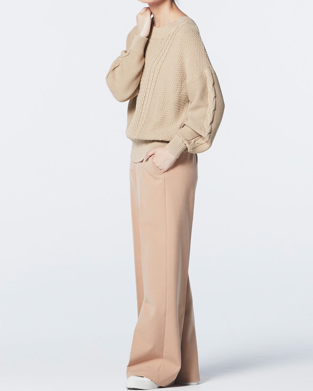 ベージュ ケーブル編み セーター S ケーブル編み・バックデザインセーター/DoCLASSE