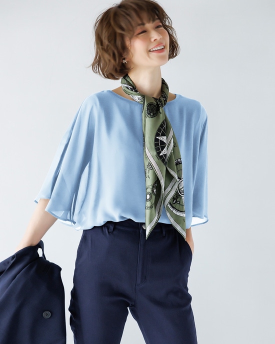 とろみシフォン・フレア袖ブラウス