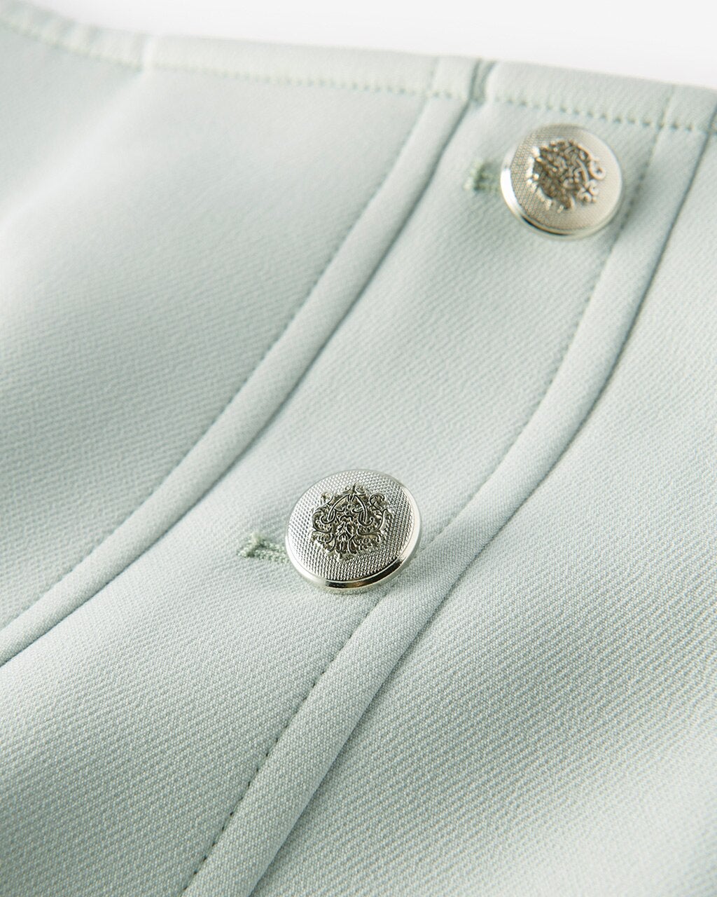 ボタンデザイン・アシンメトリースカート/DoCLASSE