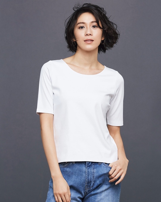 ジュエルネック／５分袖・ドゥクラッセTシャツ