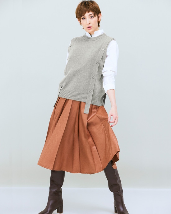 カシミヤ混ニット・ボタンデザインベスト