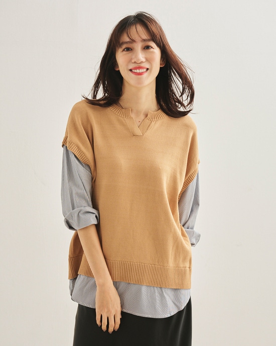 レイヤード風・キーネックベスト&シャツ