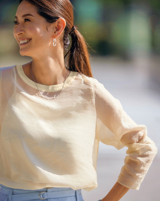 シアークロス・クルーネックブラウス