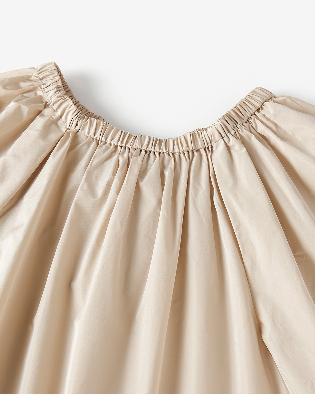 Drawer ベージュ リボン付　トップス　シルク　主役ブラウス カワイイ CAWAII クラシックなリボン揺らめく艶ブラウストップス