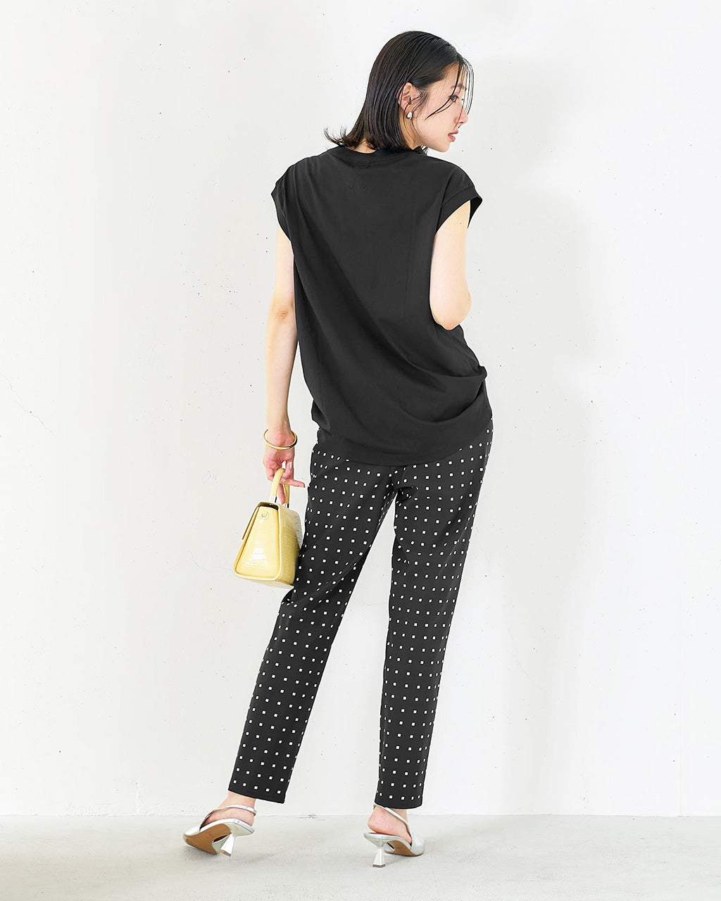 極美品】MERIロングジレスプリングコート袖ふわ黒FREEサイズ 極美品】MERIロングジレスプリングコート袖ふわ黒FREEサイズ