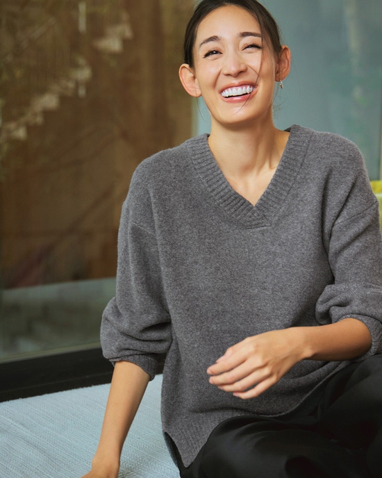 ストレッチタム・Vネックニット