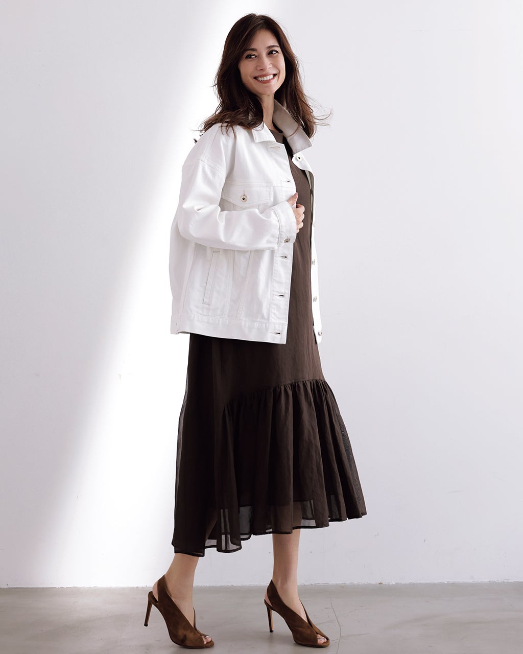 美品❣️DoCLASSE デニムジャケット Gジャン ストレッチ 白 13号 レディース デニム ジャケット/40代50代からのファッション通販