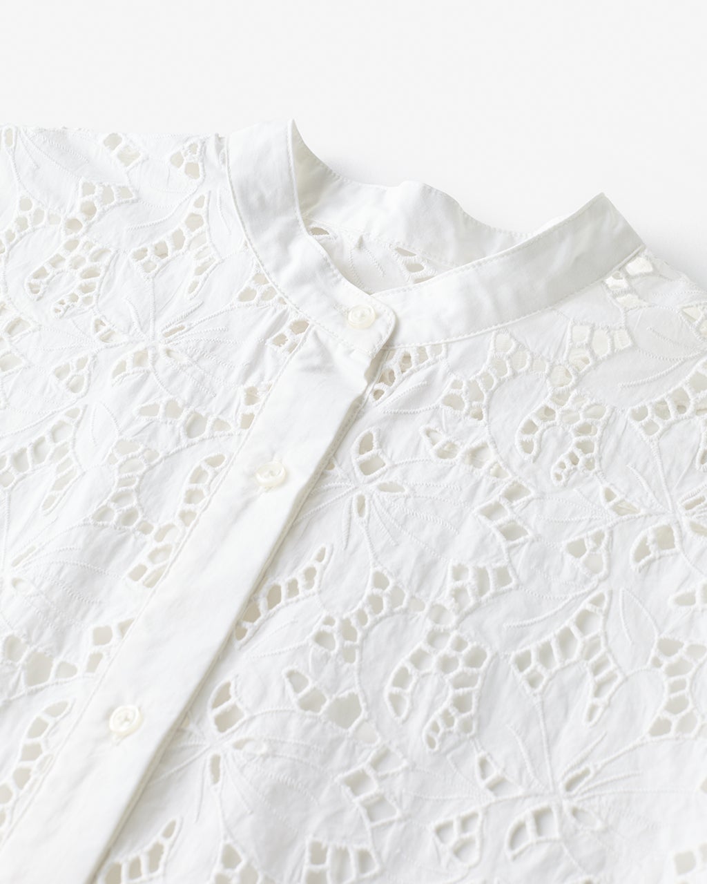 エンブロイダリー・バンドカラーブラウス/40代50代からの