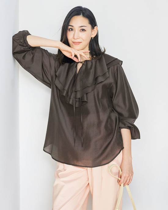 ラッフルカラー・シアーブラウス