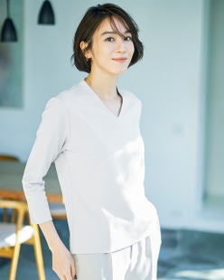 立体Vネック／８分袖・ドゥクラッセTシャツ