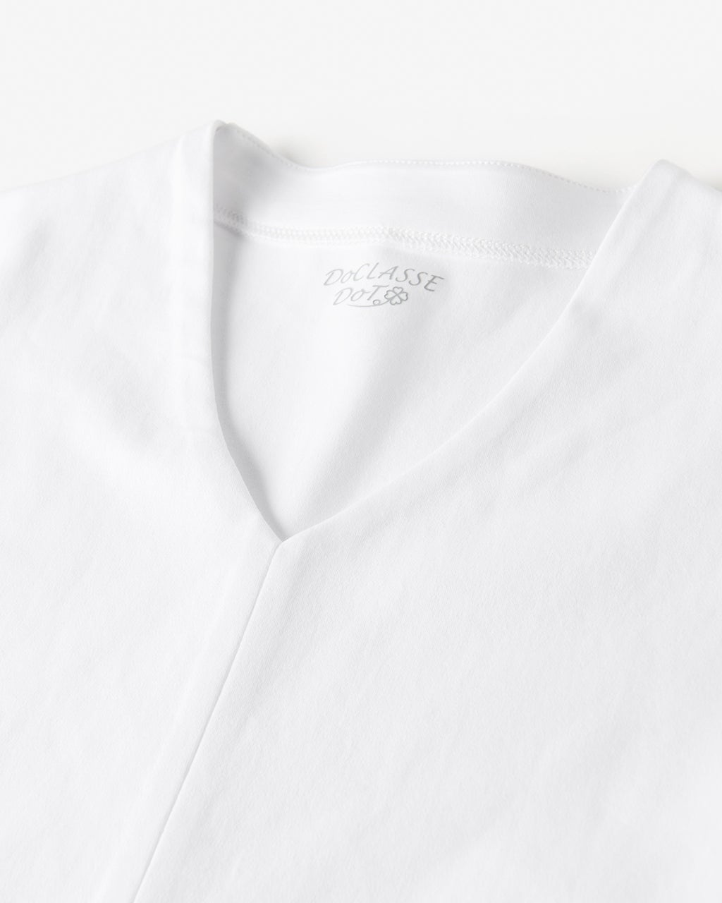 ホワイト Vネック ボタン付き シャツ VネックTシャツ｜watanomama（ワタノママ）