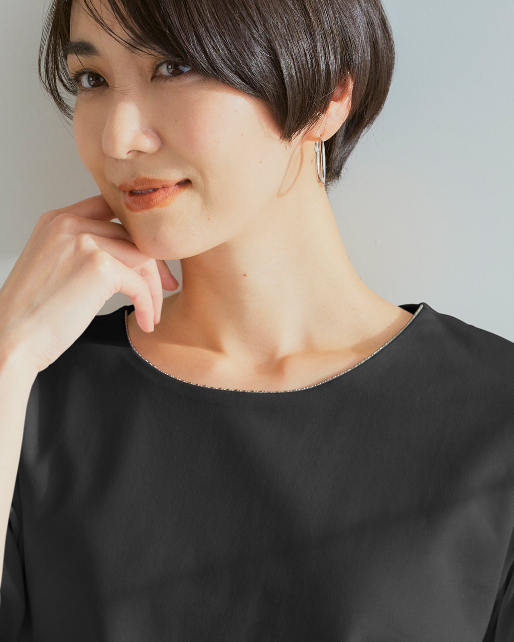ビーズトリムクルーネック／7分袖・ドゥクラッセTシャツ/DoCLASSE