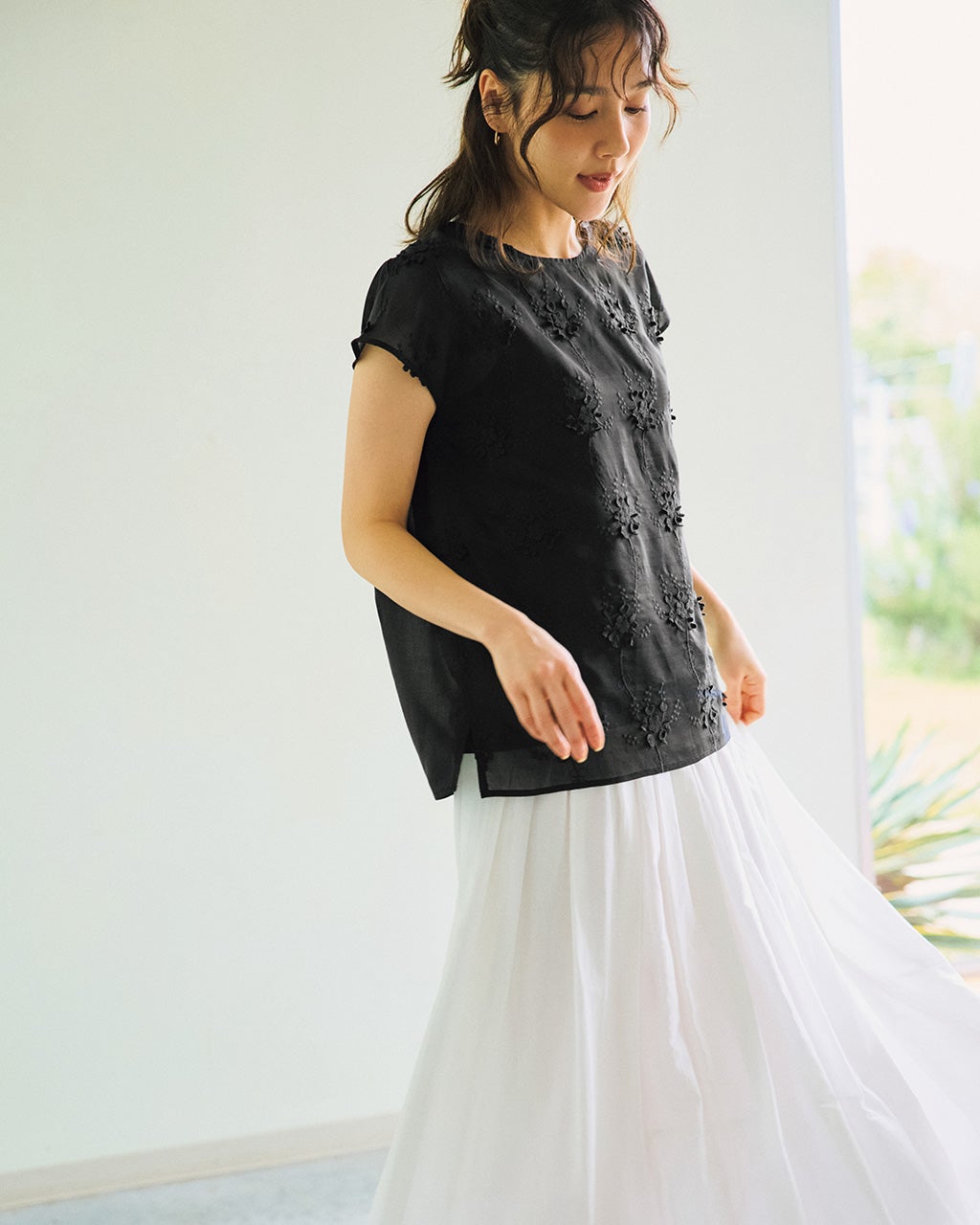 新品 タグ付き 9990円 ドゥクラッセ DoCLASSE 夏 刺繍 入り シースルー ブラウス 13 ドゥクラッセ 新品 タグ付き 9990円 DoCLASSE 夏 刺繍 入り