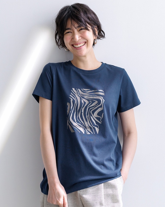 メタリックデザインTシャツ