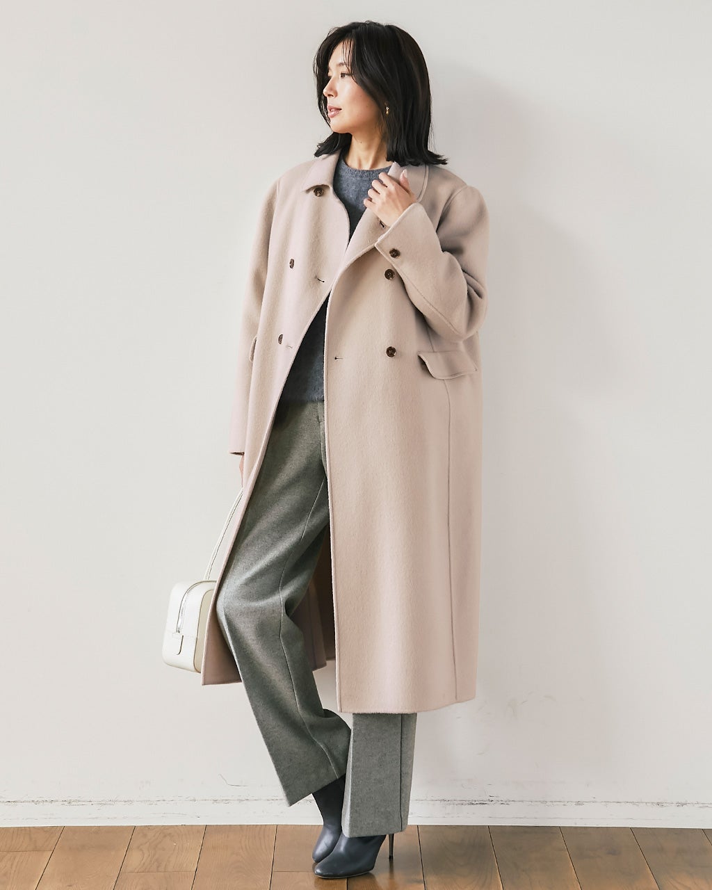 高級　ベージュ ダブルブレスト ロングコート MadamNICOLEベージュ ダブルブレスト ロングコート