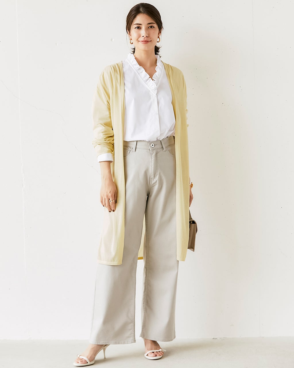 フリルデザイン・Vネックシャツ/40代50代からのレディースファッション