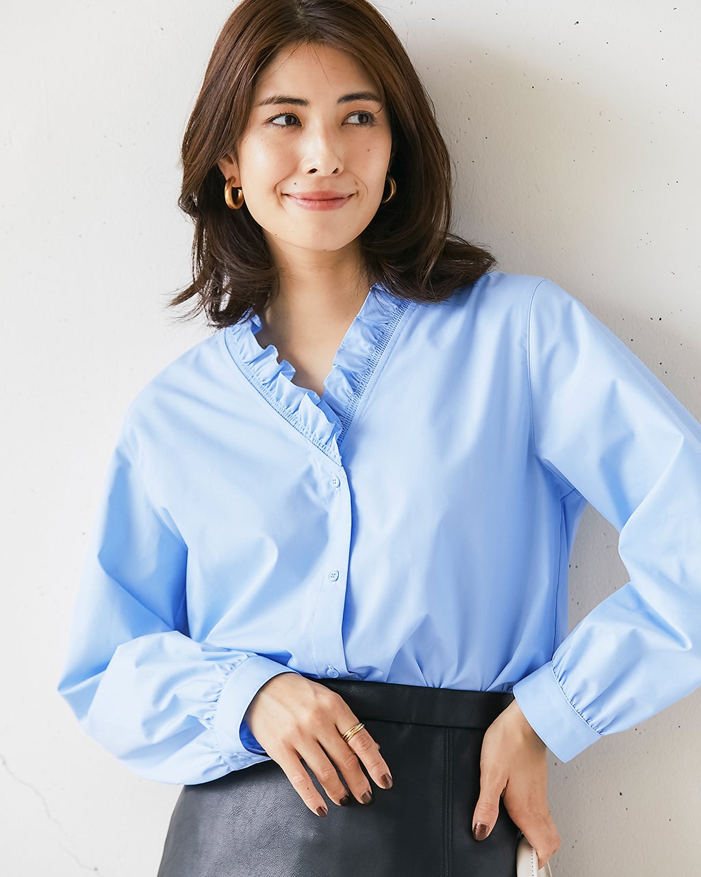 フリルデザイン・Vネックシャツ/40代50代からのレディースファッション