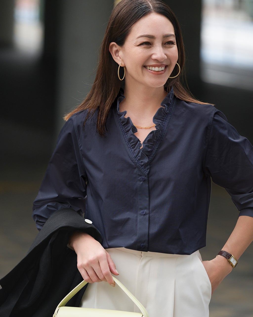 フリルデザイン・Vネックシャツ/40代50代からのレディースファッション