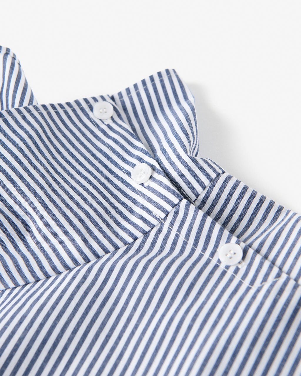 サイドボタン・スタンドカラーブラウス/DoCLASSE