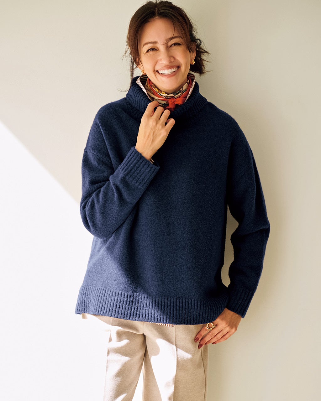 DOUCUS+DESIGN ネイビー タートルネックセーター