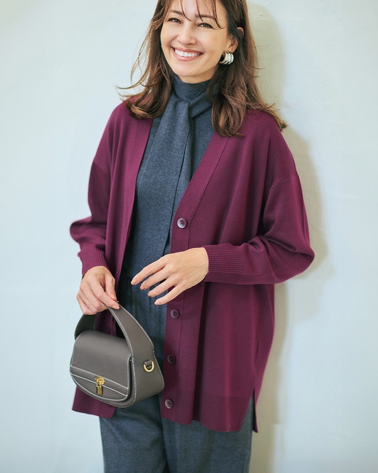 Vネック・サイドスリットカーディガン