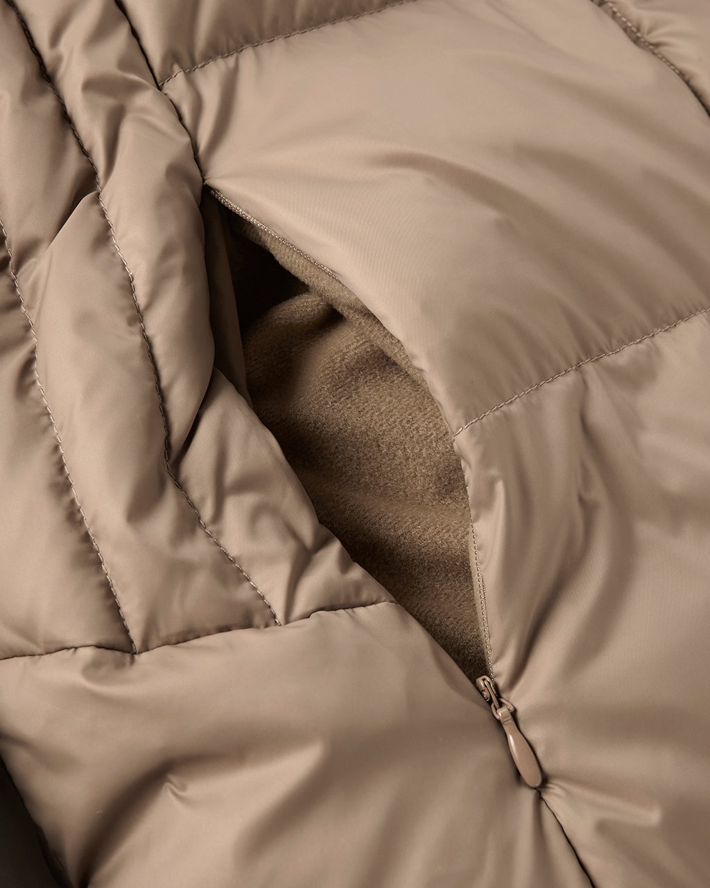 マットタフタ・2WAYファーロングダウンコート/DoCLASSE