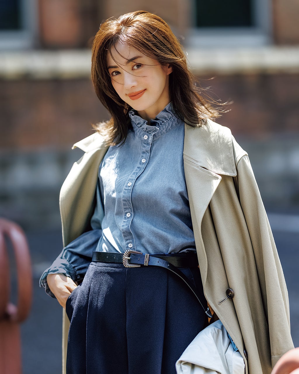 ドレープデニム・フリルスタンドカラーブラウス/DoCLASSE