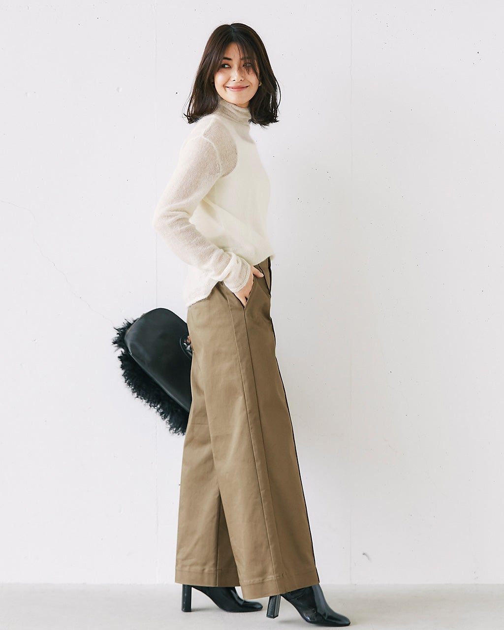 スーパーキッドモヘア・シアーハイネックニット/DoCLASSE