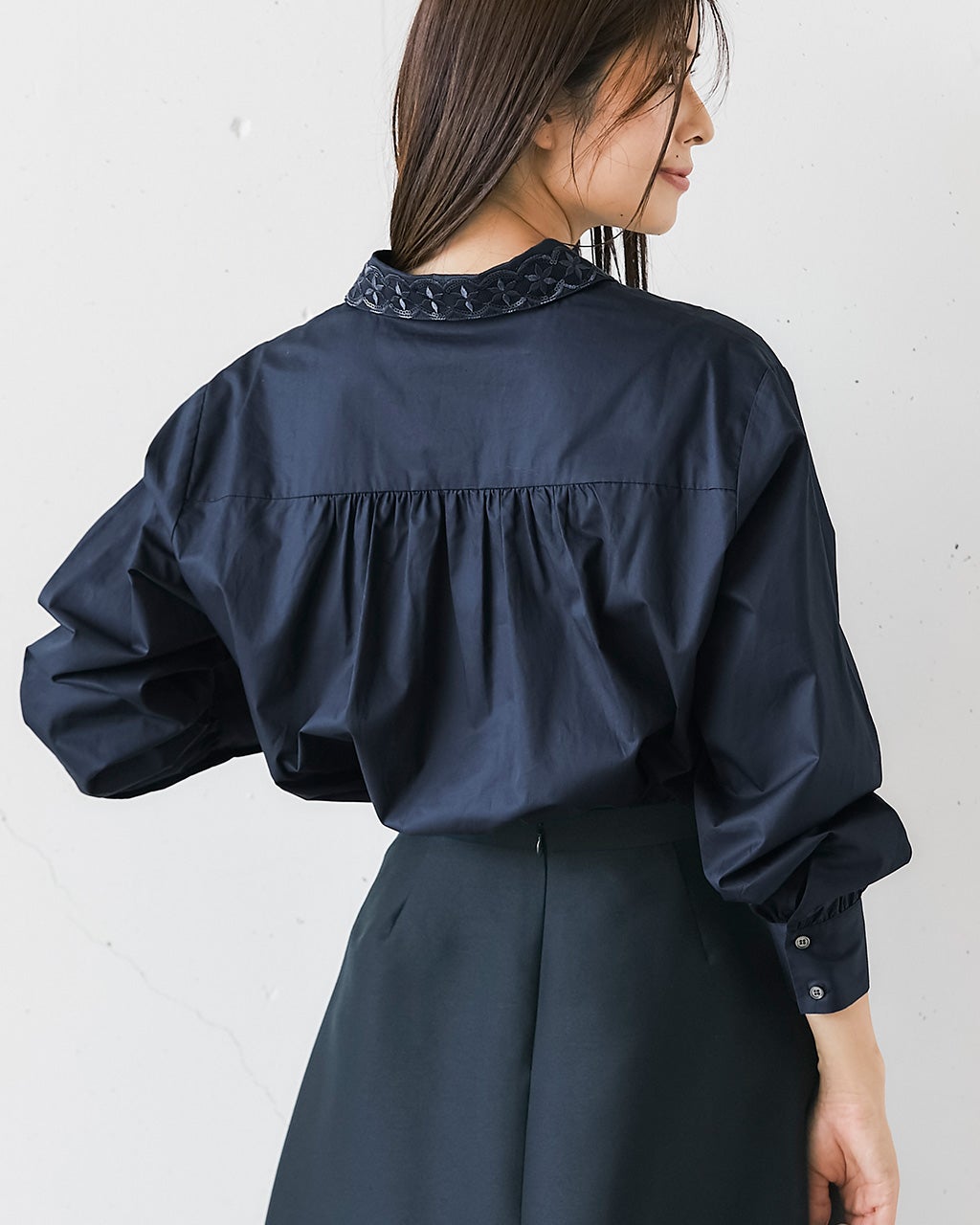 レース衿・スパンコール刺繍シャツ/DoCLASSE