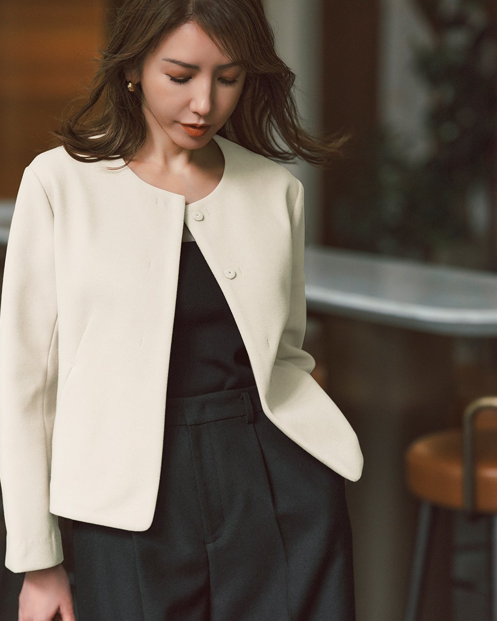 新品コトゥーホワイトフリルジャケット 新品コトゥーホワイトフリルジャケット