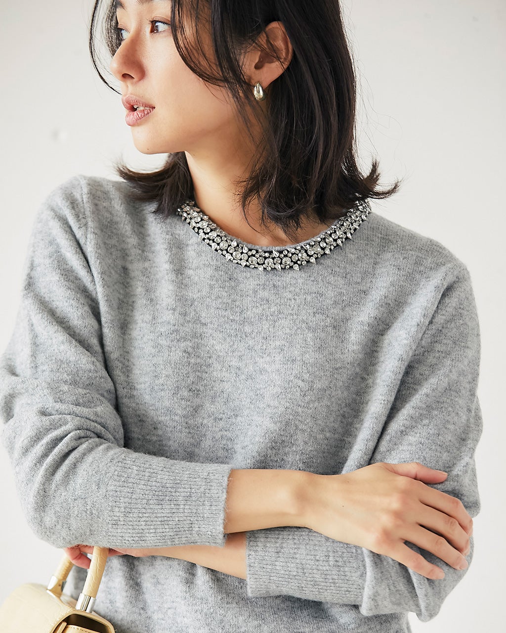 【希少】　クレージュ　襟付き　ニット　 セーター　ウール混　ビジュー　ロゴ ウール混・ネックビジューセーター/DoCLASSE