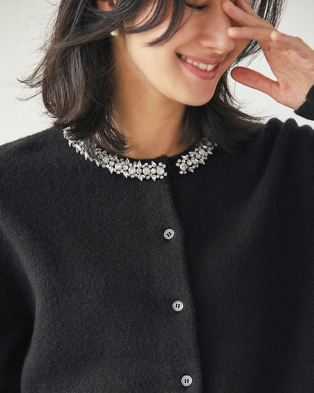 ウール混・ネックビジューカーディガン/DoCLASSE