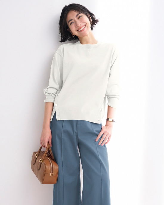 サイドボタン・プルオーバーニット