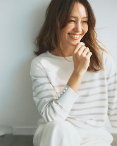 ストレッチニット・袖ボタンボートネック