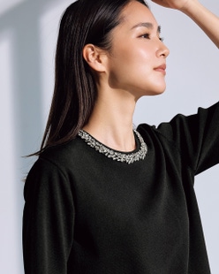 ビジューネック・総針ニットプルオーバー