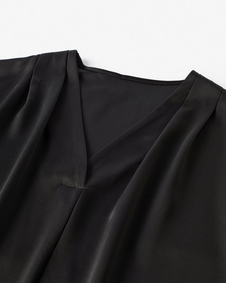 サテンストレッチ・立体Vネックブラウス 詳細画像 ブラック 3