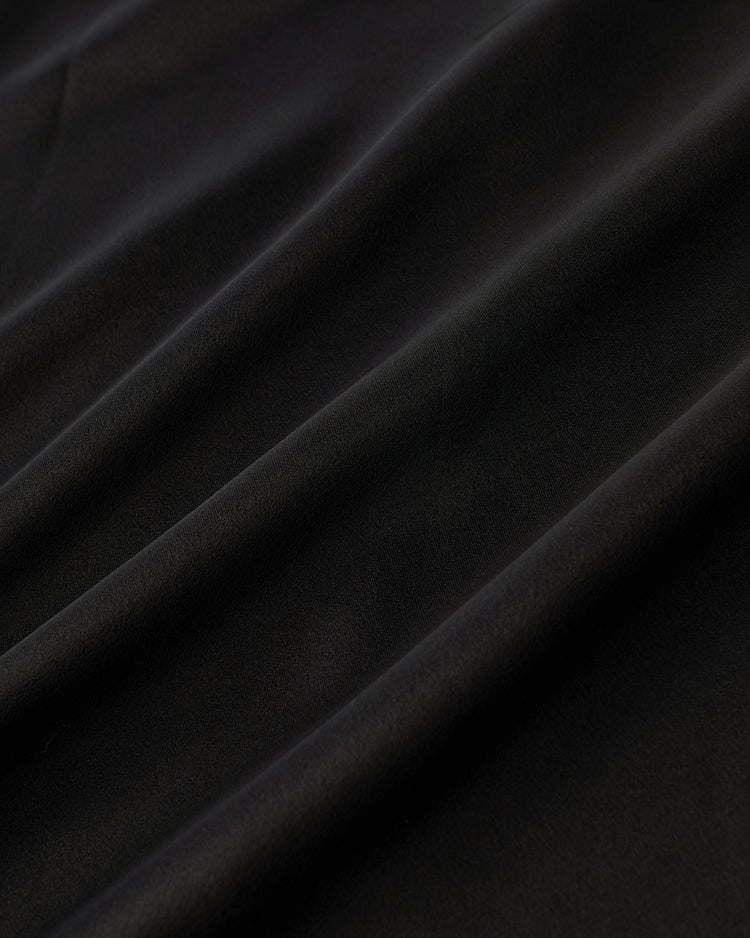 サテンストレッチ・立体Vネックブラウス 詳細画像 ブラック 4