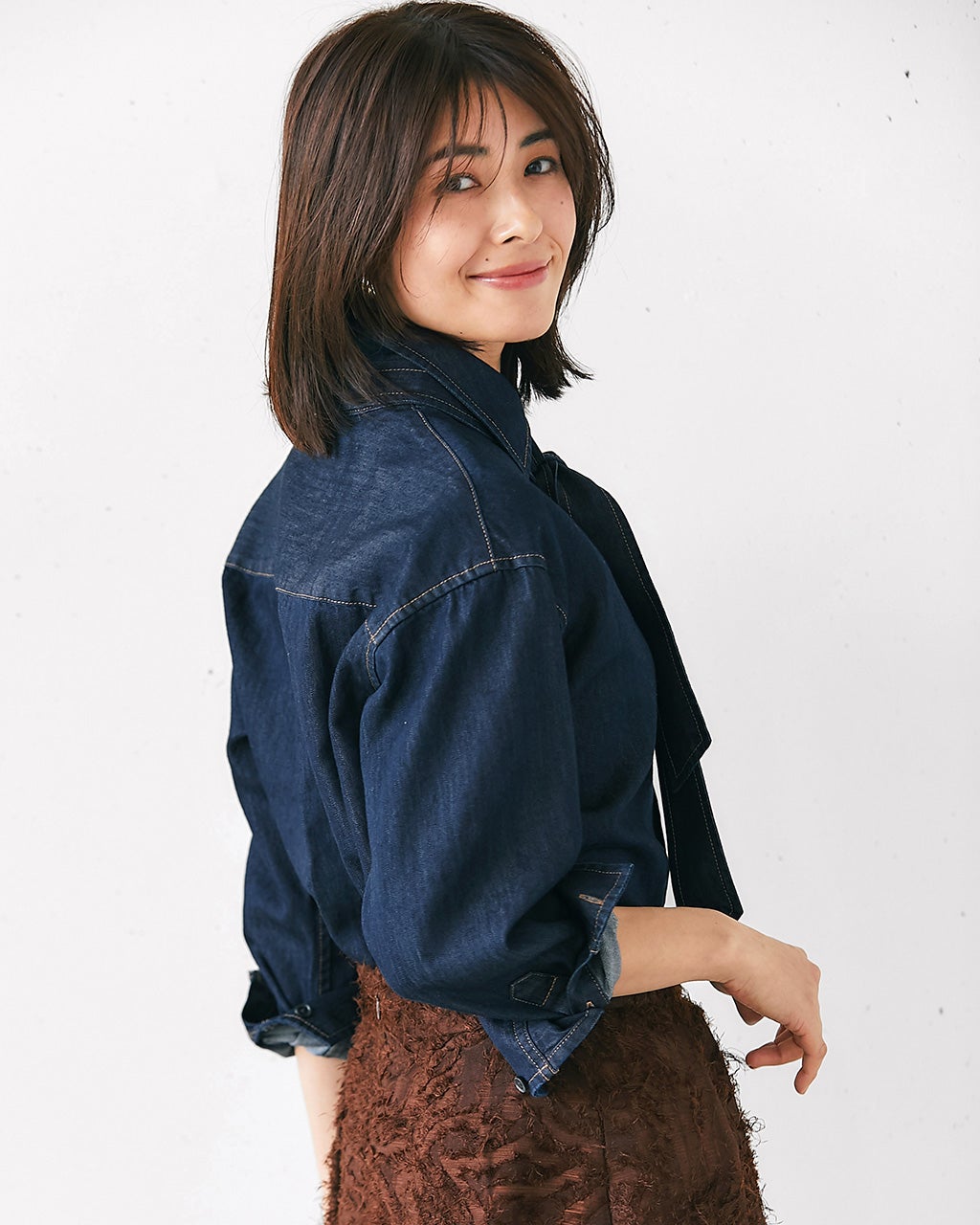 ボウタイデザイン・デニムシャツ/DoCLASSE