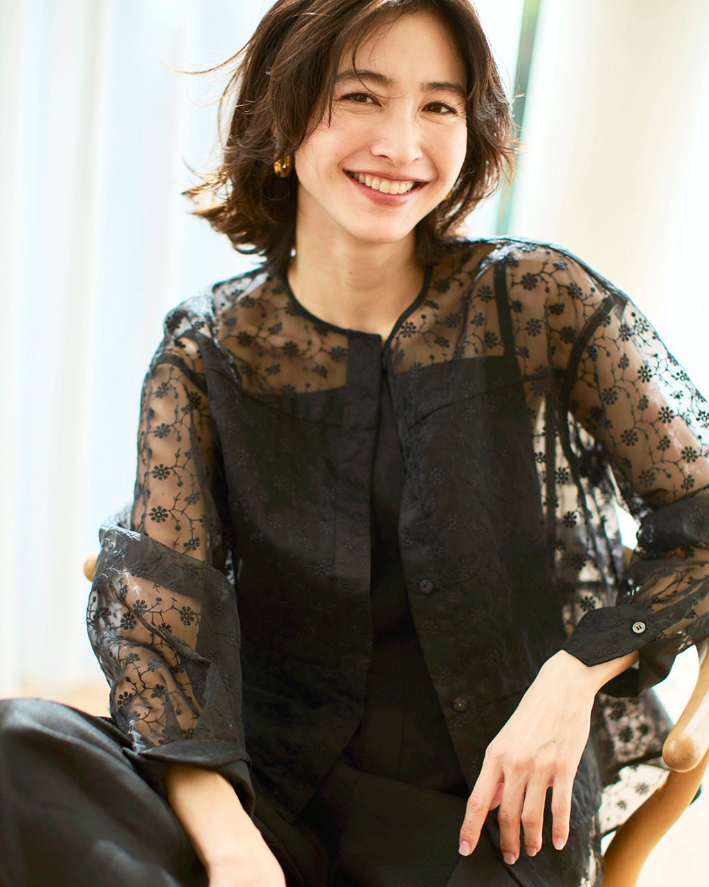 専用  オーガンジー刺繍フリルブラウス フラワー刺繍・オーガンジーフリルブラウス/DoCLASSE